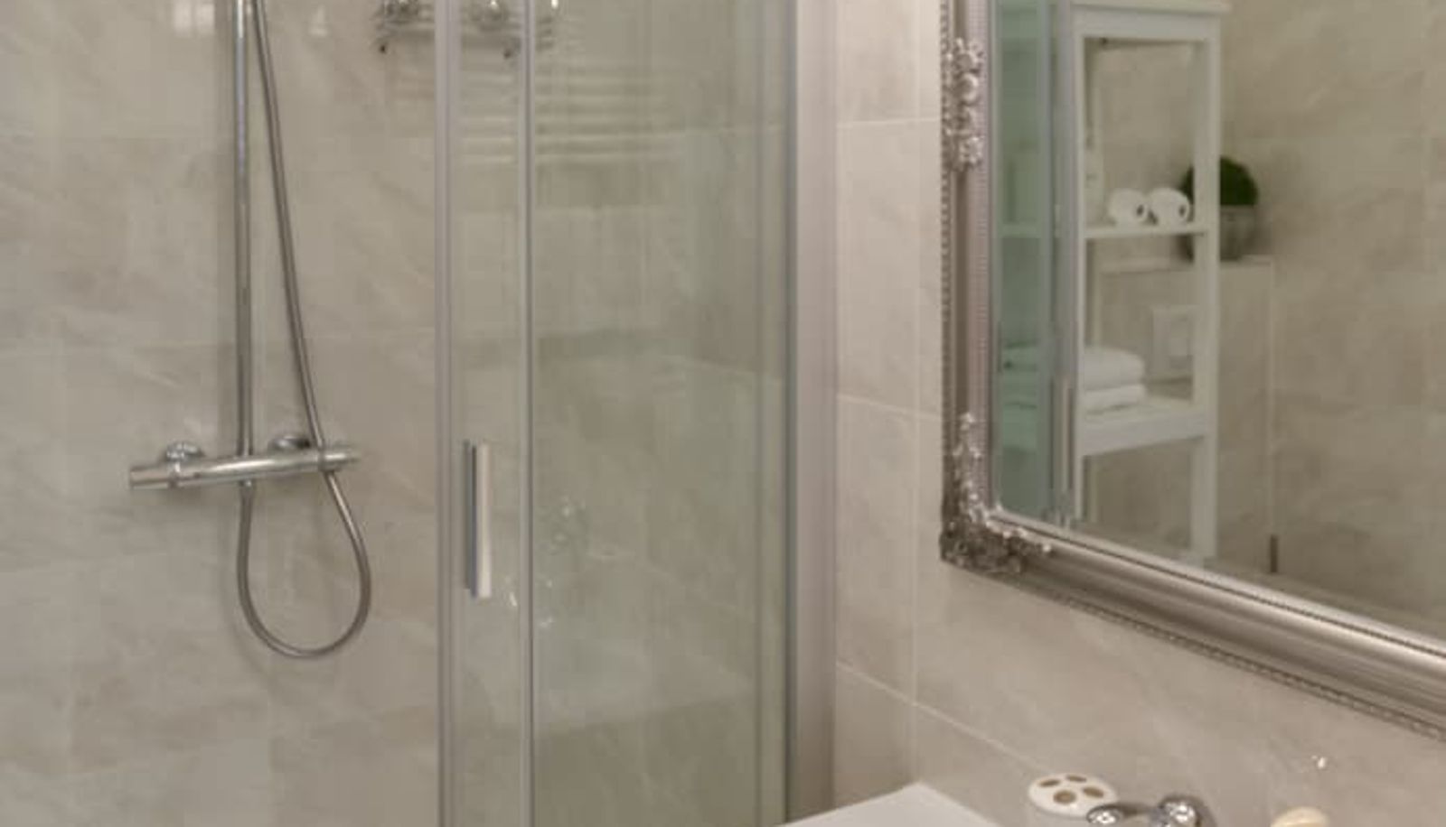 Apartment - Chestnut & Eliza Suites - Superior Homes