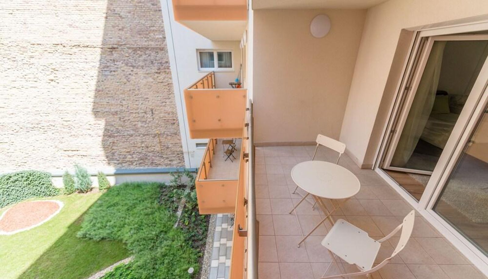 Zimmer mit Balkon - Venus Apartments at Broadway Residence