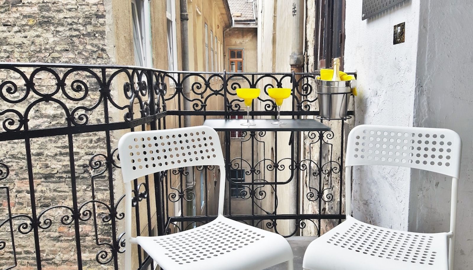 Info - Bright Side Apartment