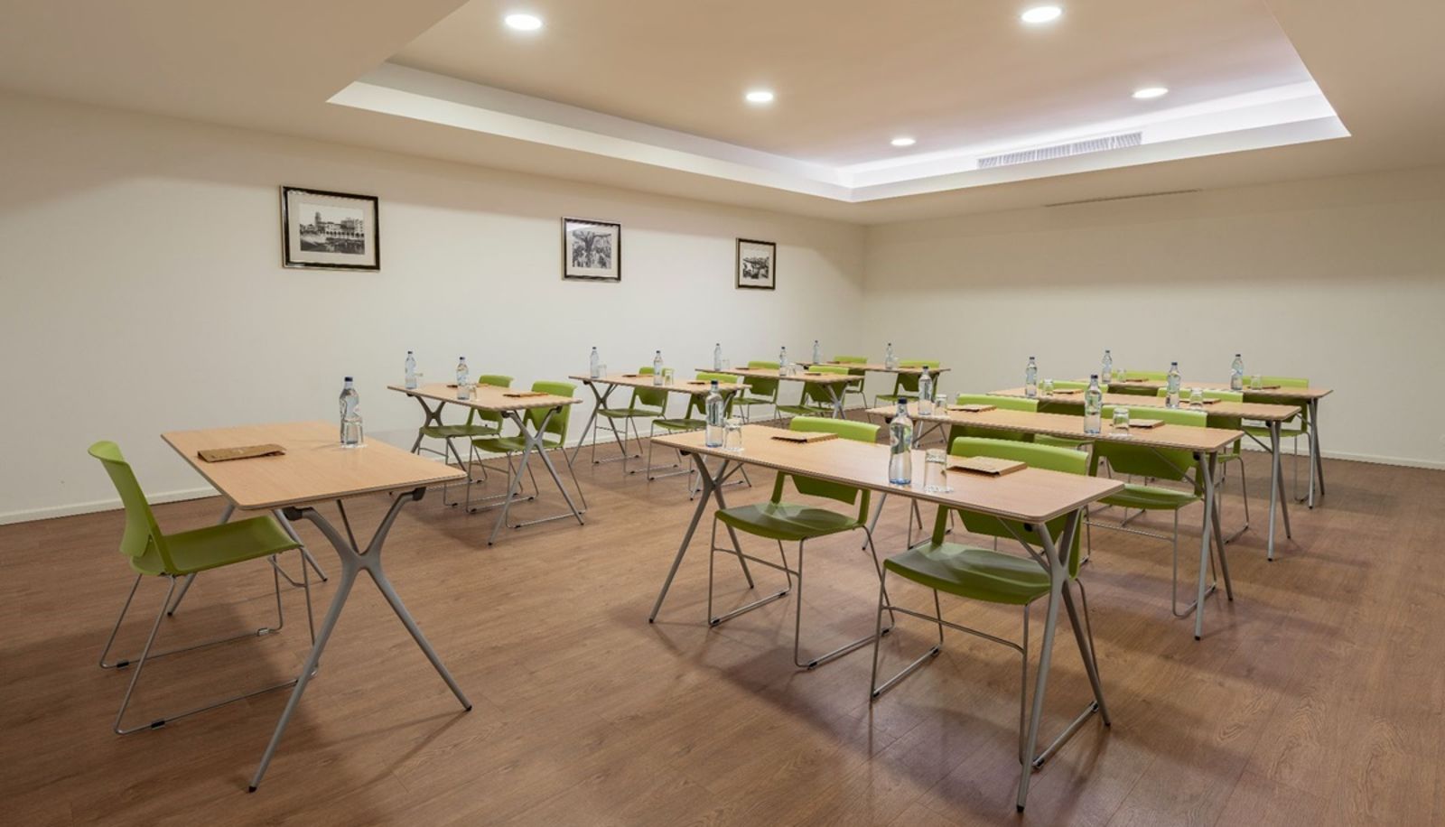Info - NEAT HOTEL AVENIDA