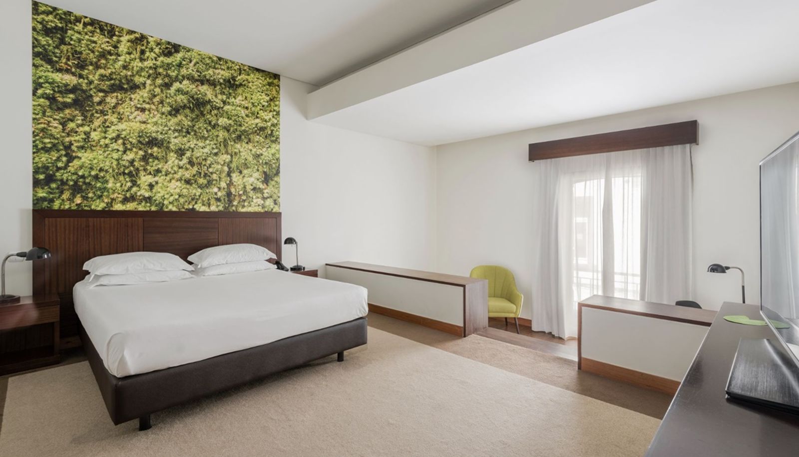 Info - NEAT HOTEL AVENIDA