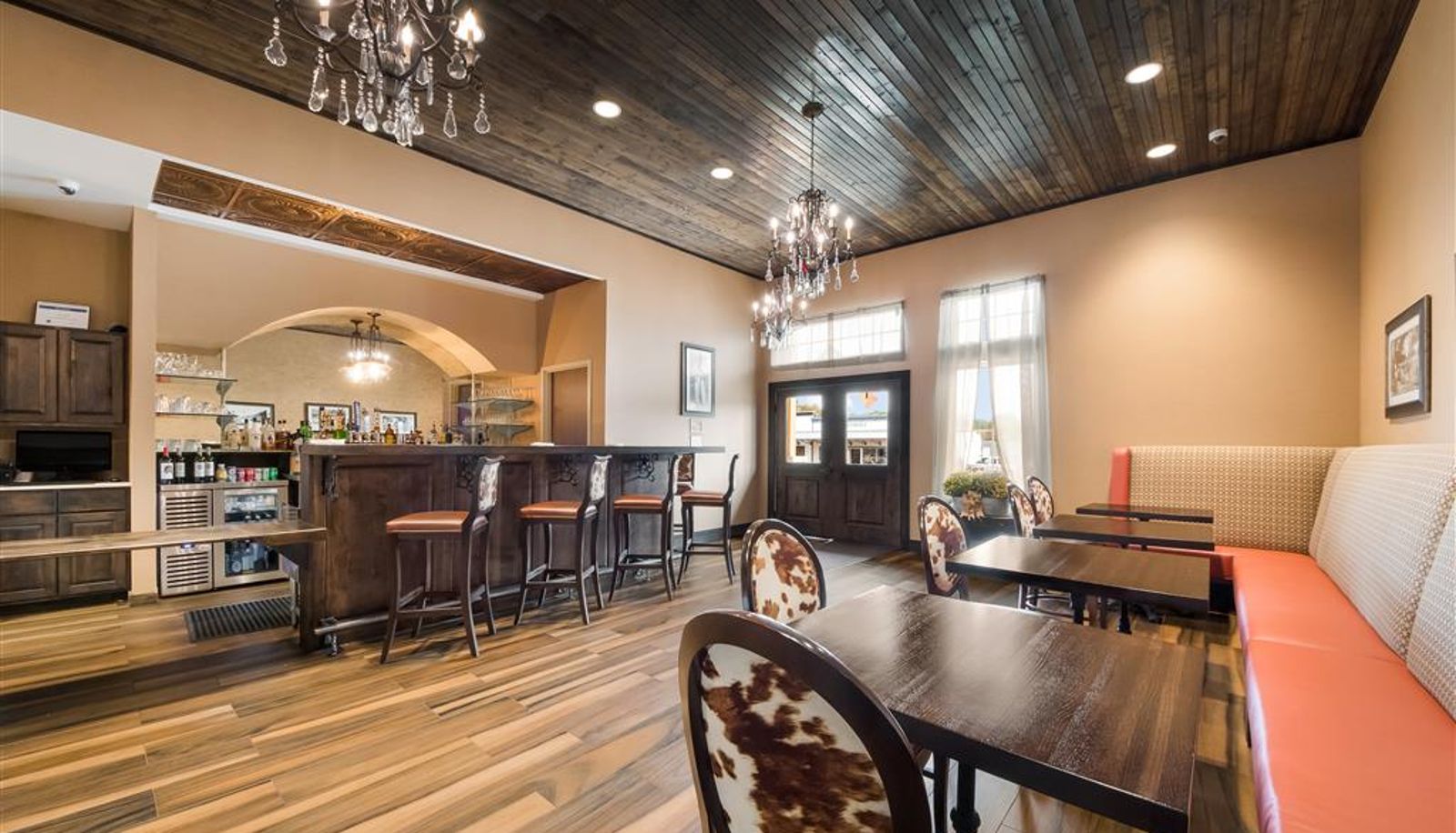Bar - Best Western Bandera Suites & Saloon