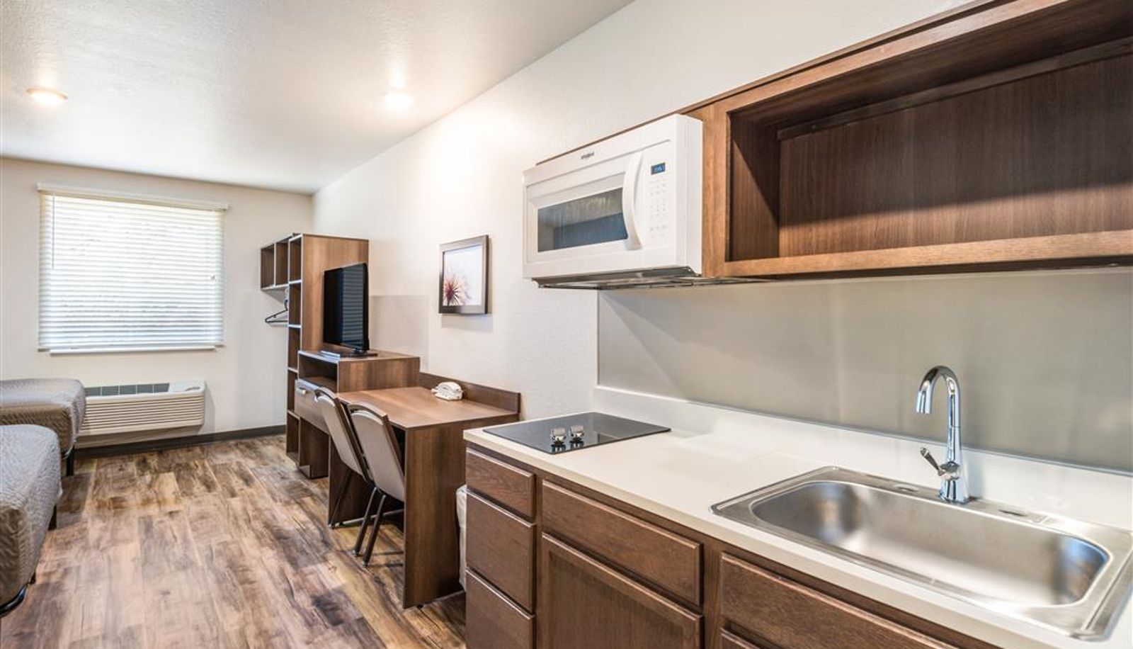 Zimmer - WoodSpring Suites Bradenton