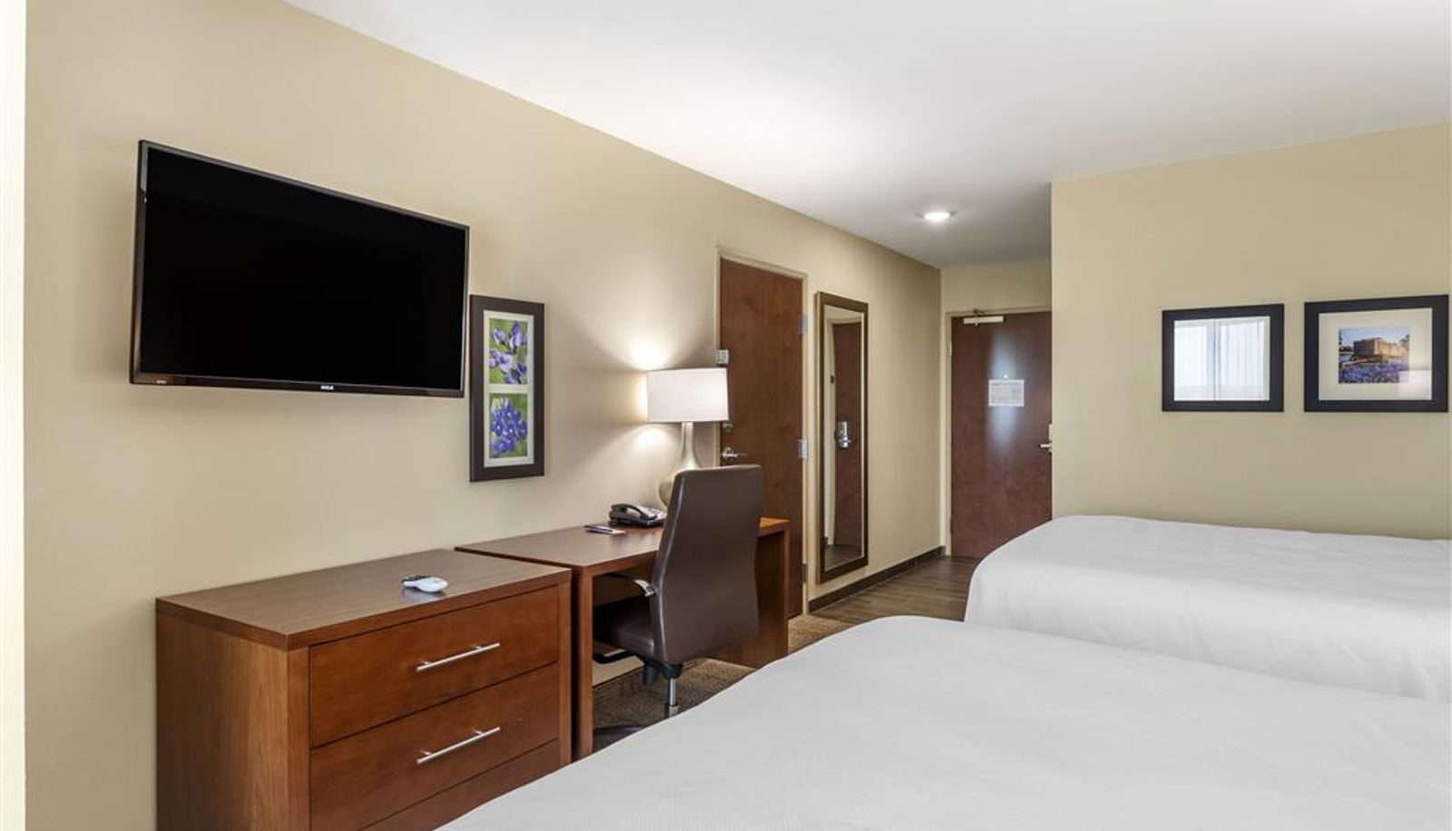 Camera - Comfort Inn & Suites Waller
