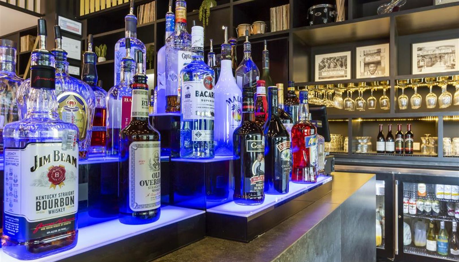 Bar - Cambria Hotel Austin Airport