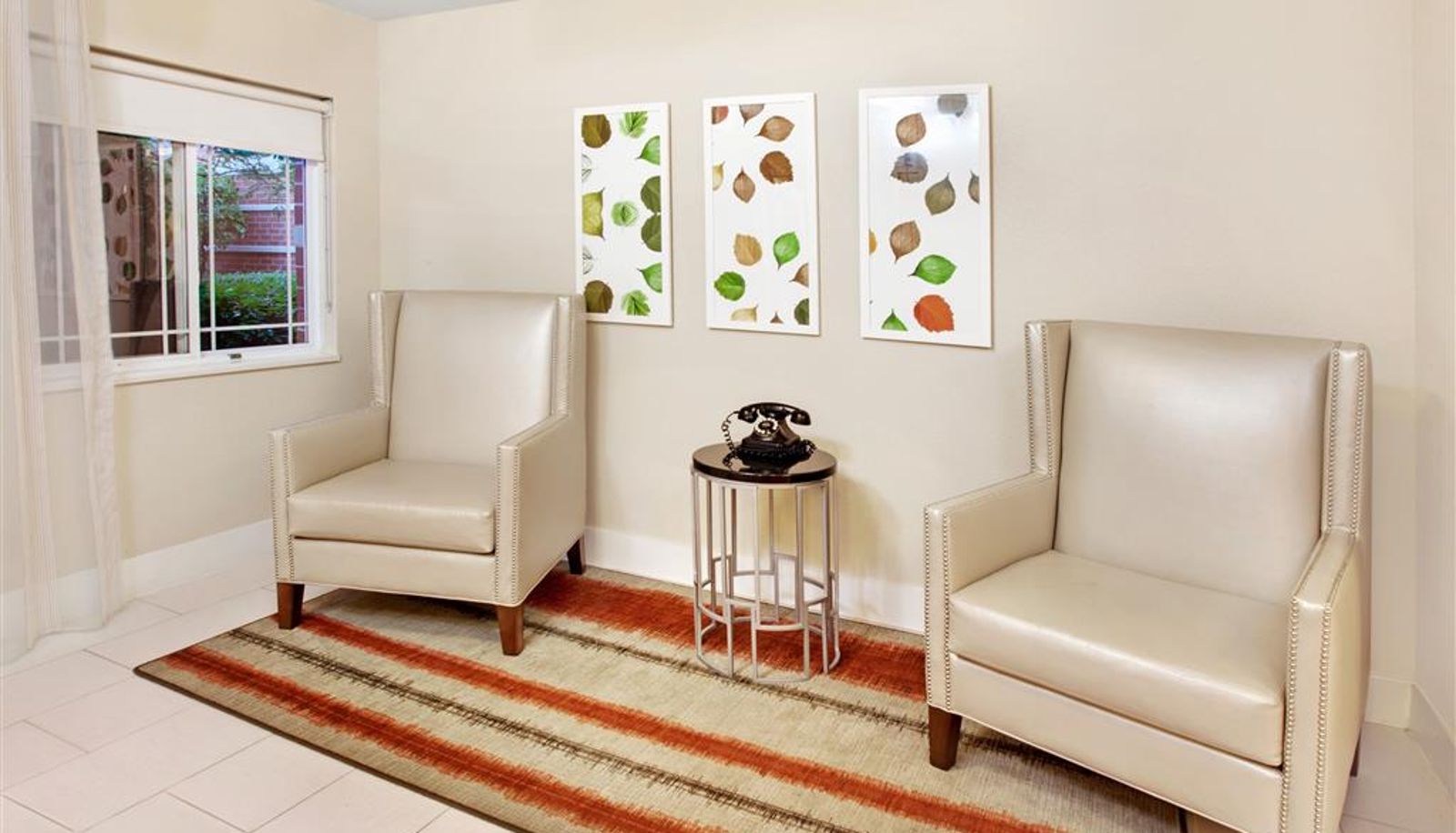 Hall - MainStay Suites Chicago Schaumburg