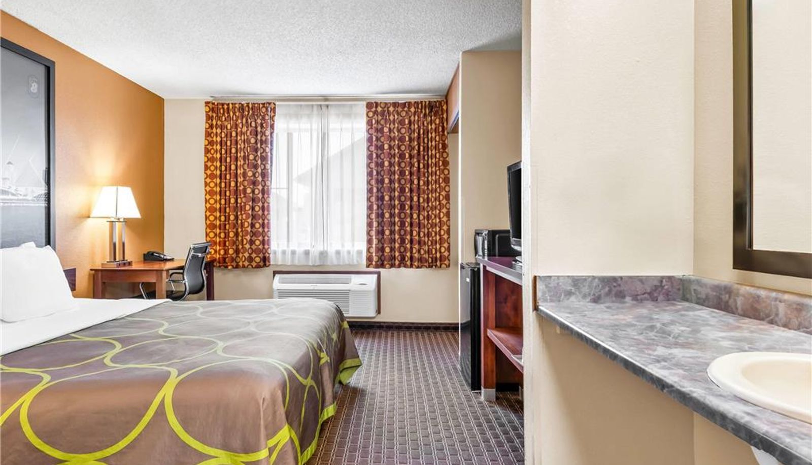Room - Super 8 by Wyndham Sturtevant/Racine