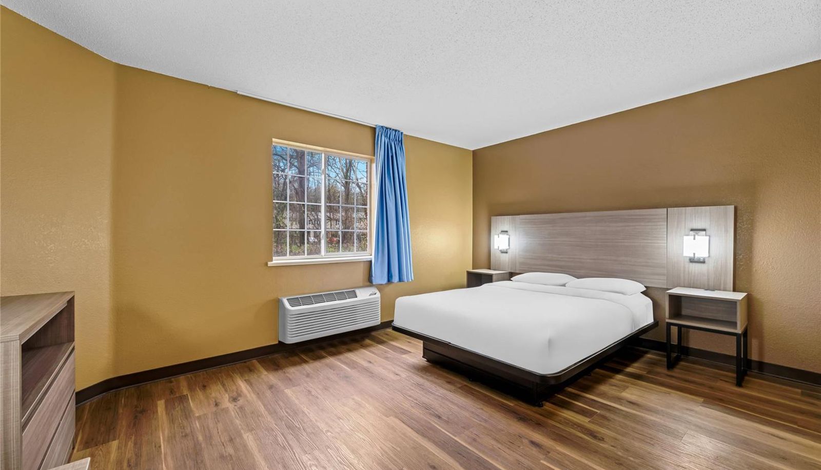Kamer - Suburban Studios Charlotte - Executive Park