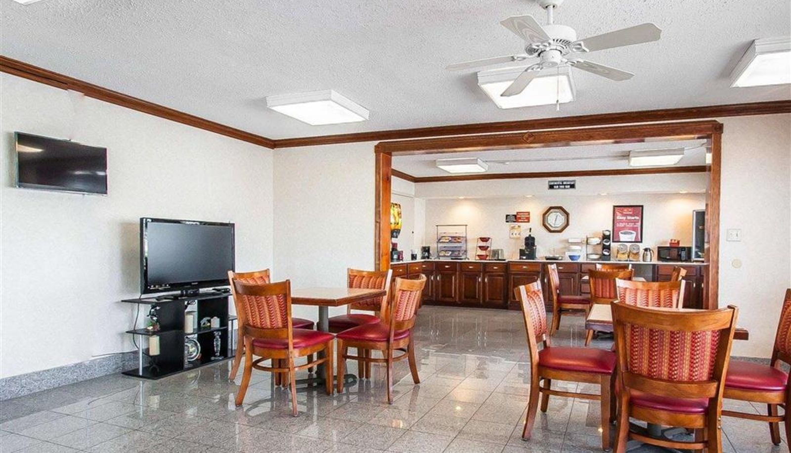 Hall - Econo Lodge Dyersburg I-155