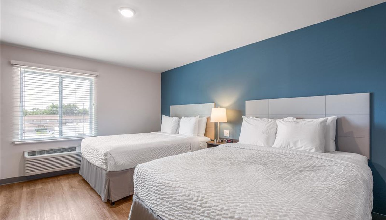 Room - WoodSpring Suites Chicago Midway