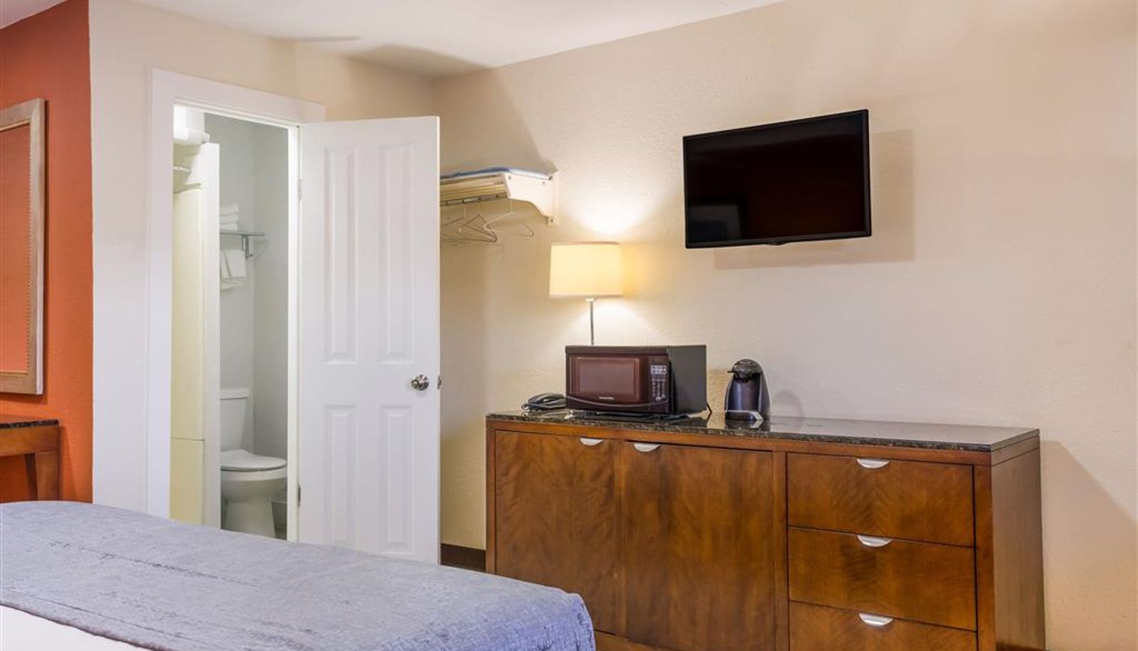 Zimmer - Rodeway Inn Berryville