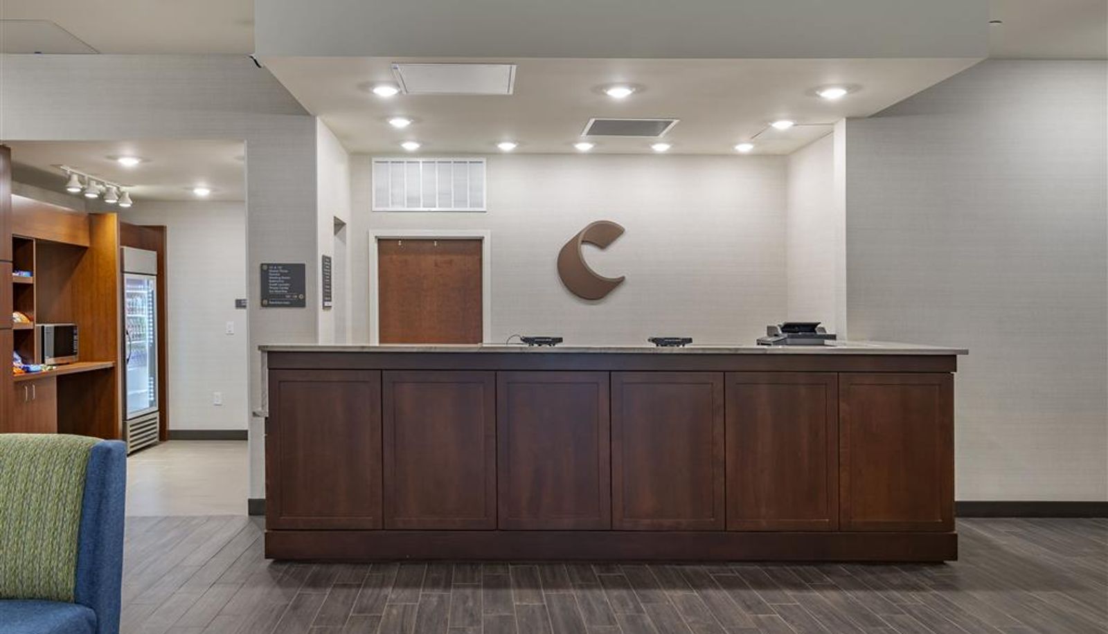 Hall - Comfort Suites Newnan