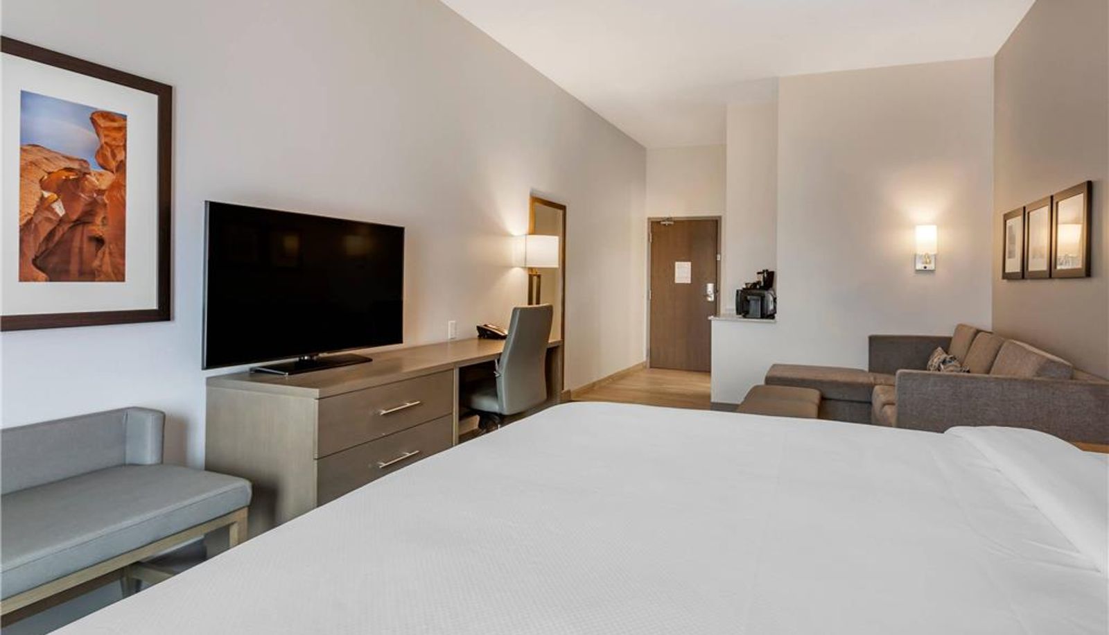 Suite - Comfort Suites Scottsdale Talking Stick Entertainment District