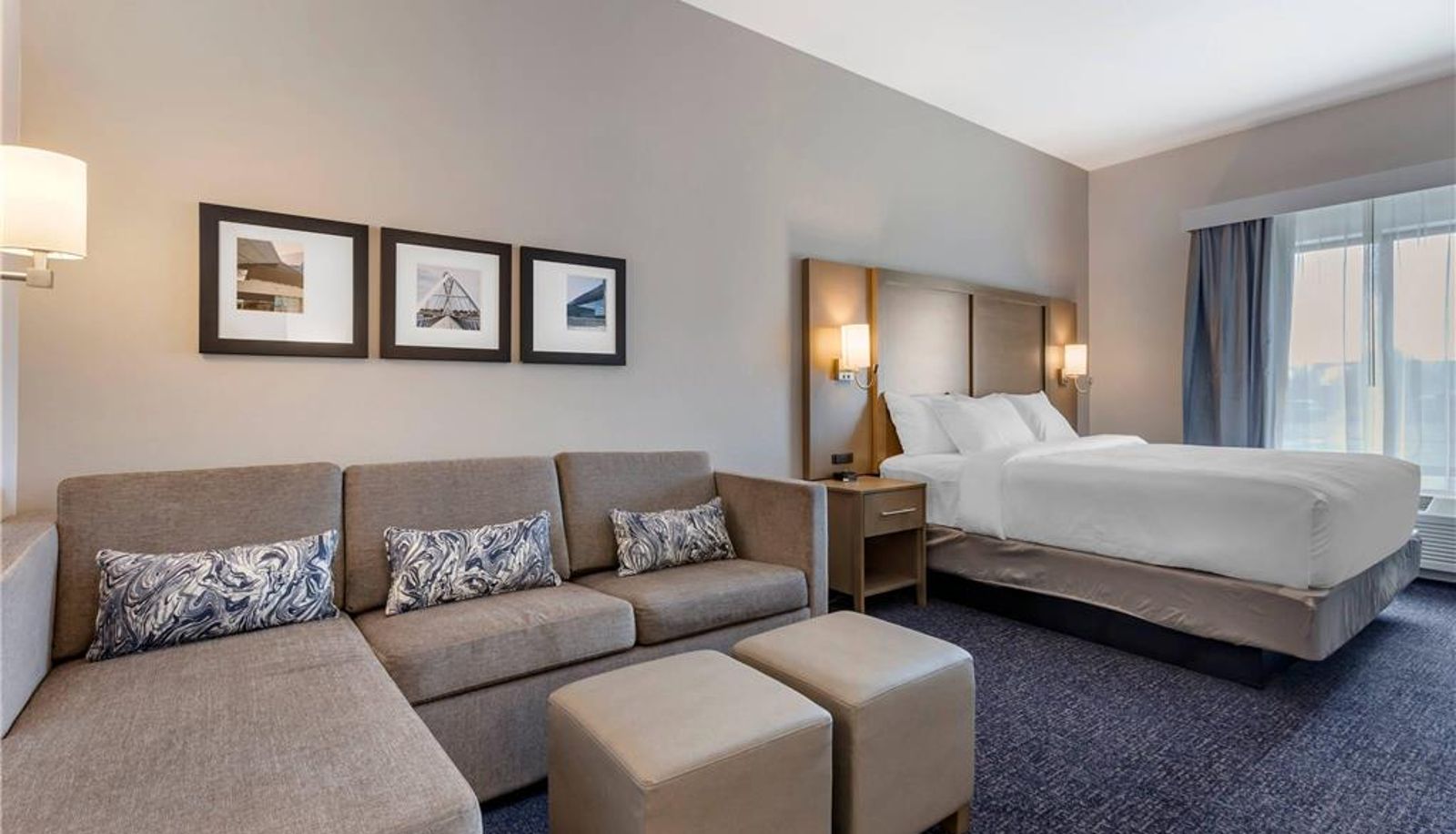Suite - Comfort Suites Scottsdale Talking Stick Entertainment District