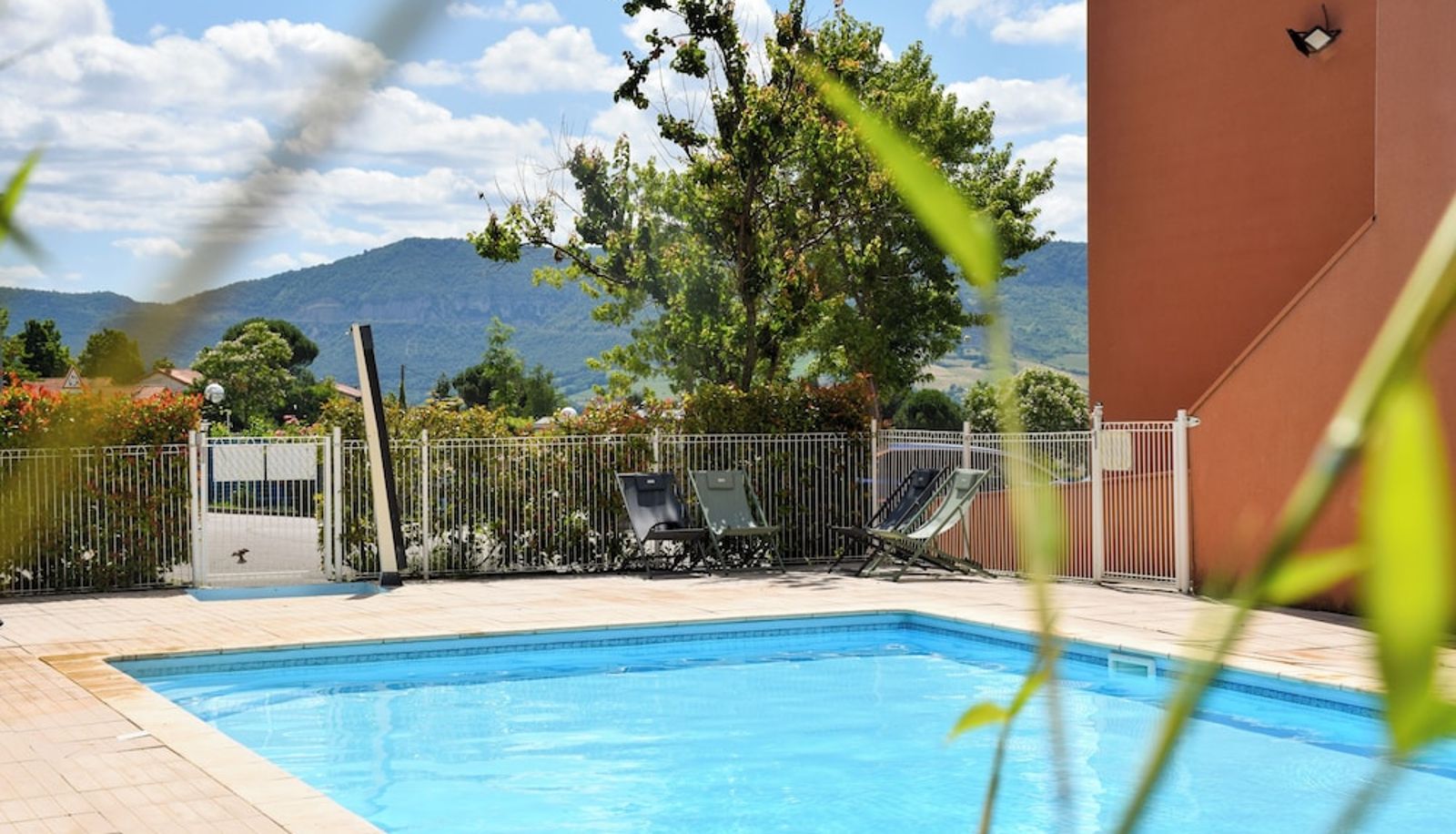 Piscina - Ibis Budget Millau Viaduc