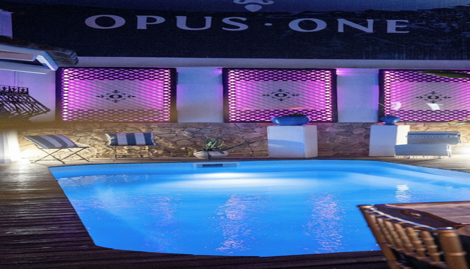 Piscina - Luxury Guest House Opus One