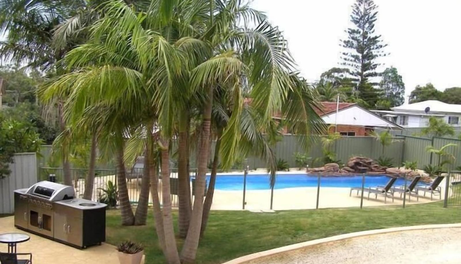 Basen - Koala Tree Motel