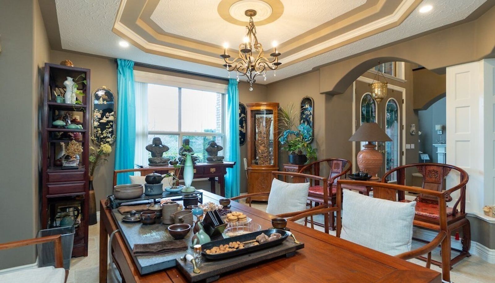 Hall - Cedar Manor Bed and Breakfast