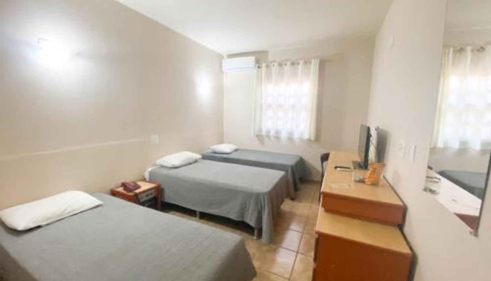 Dreibettzimmer - Hotel Dona Beja