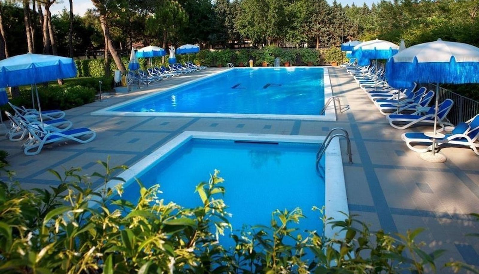 Piscina - Aparthotel la Pineta