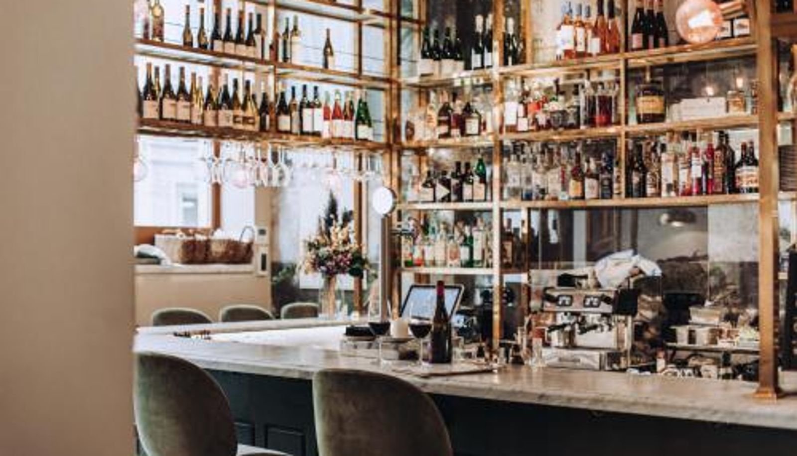 Salle de petit-déjeuner dans le restaurant - Ocho Suites & Kitchen