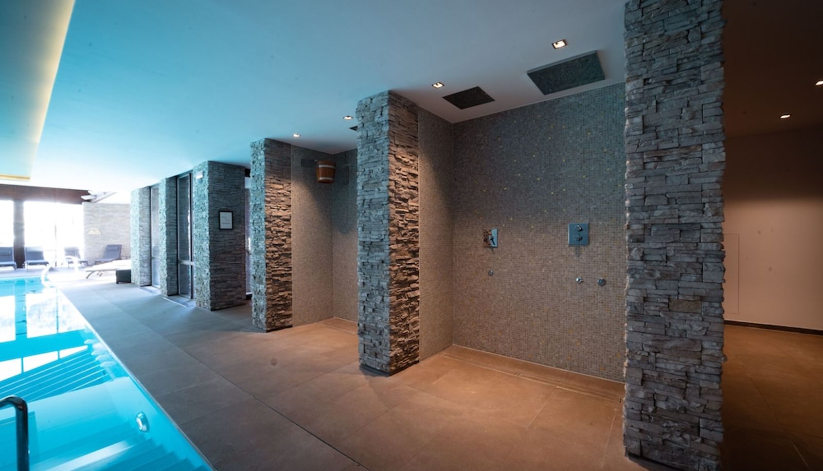 Piscina - Hotel & Spa Wulfenia Kärnten