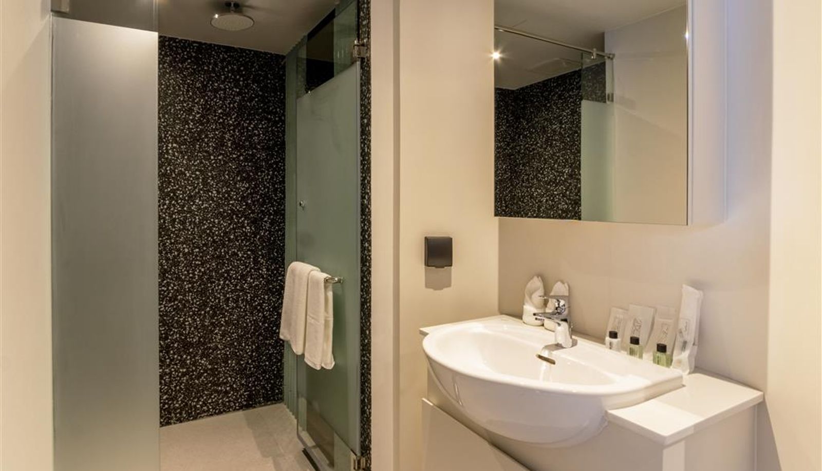 Room - Seekers Finders Rama IV Hotel SureStay Collection by BW