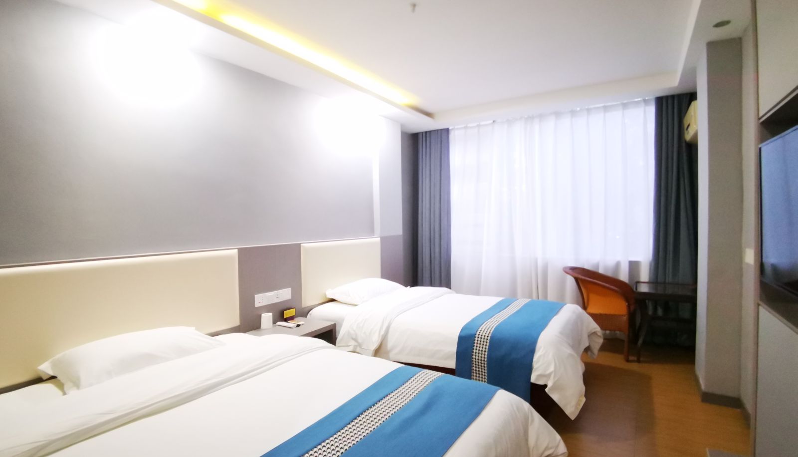 Camera - Yilai Baiyun Park Hotel