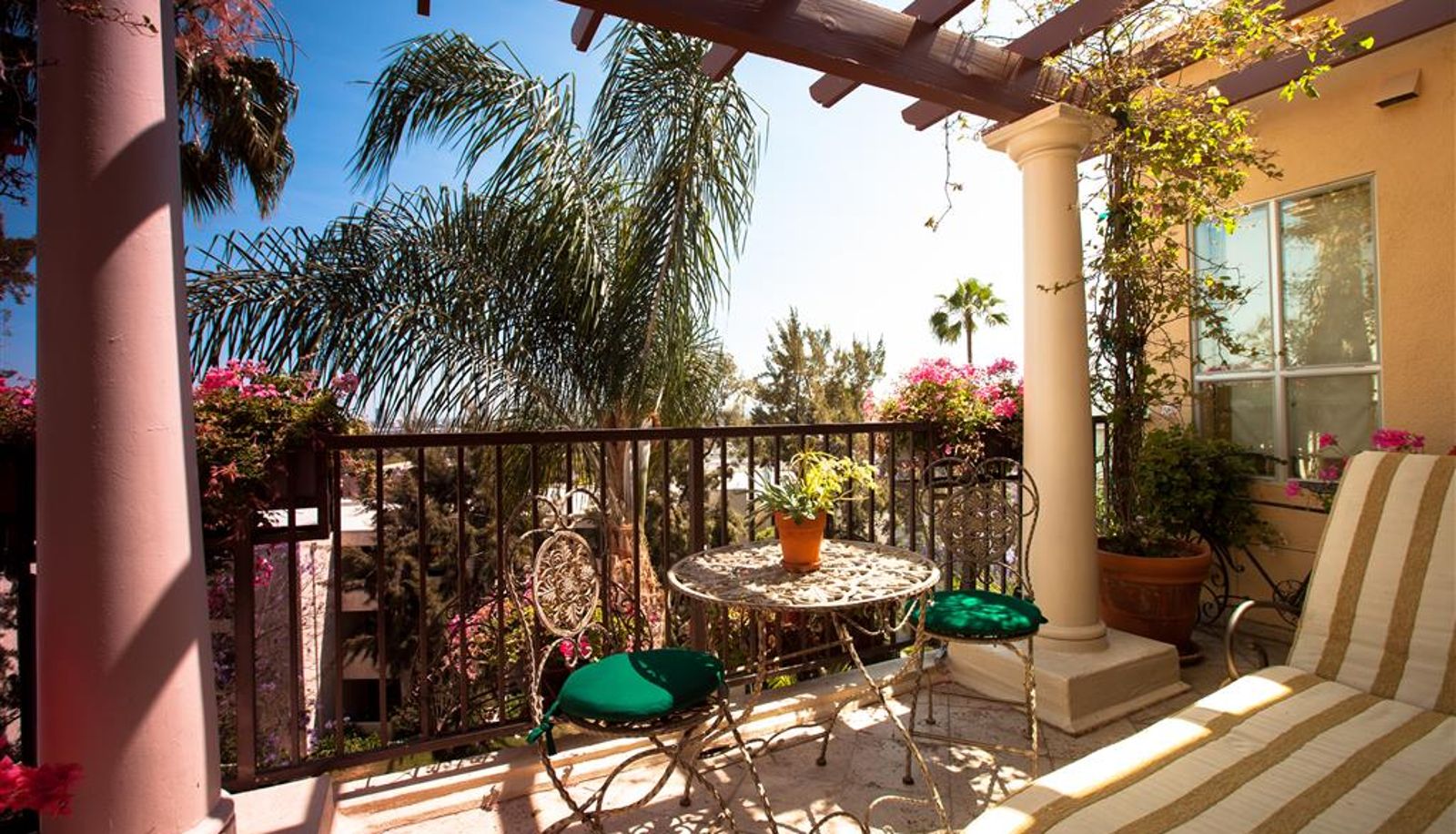 Suite - Best Western Plus Sunset Plaza Hotel