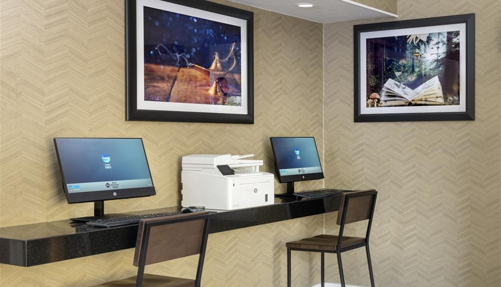 Centro de negocios - Best Western Plus Raffles Inn & Suites