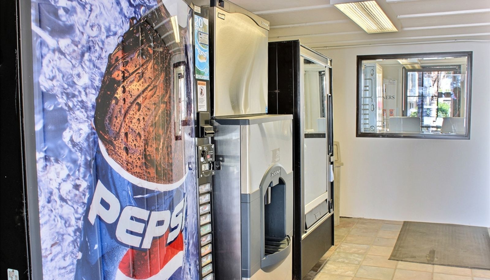 Interior view - Motel 6 Coalinga East