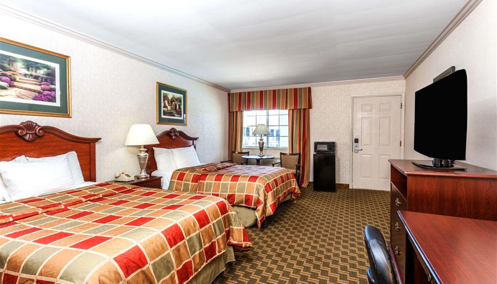 Habitación - Days Inn & Suites by Wyndham Roseville/Detroit Area
