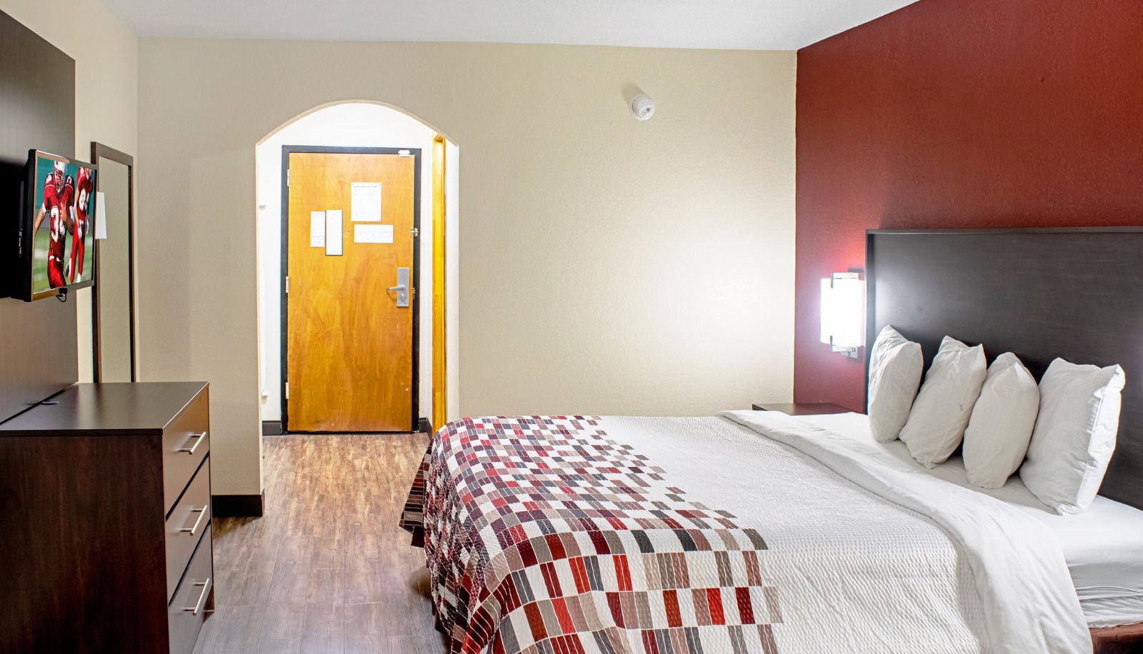 Camera - Red Roof Inn & Suites Middletown - Franklin
