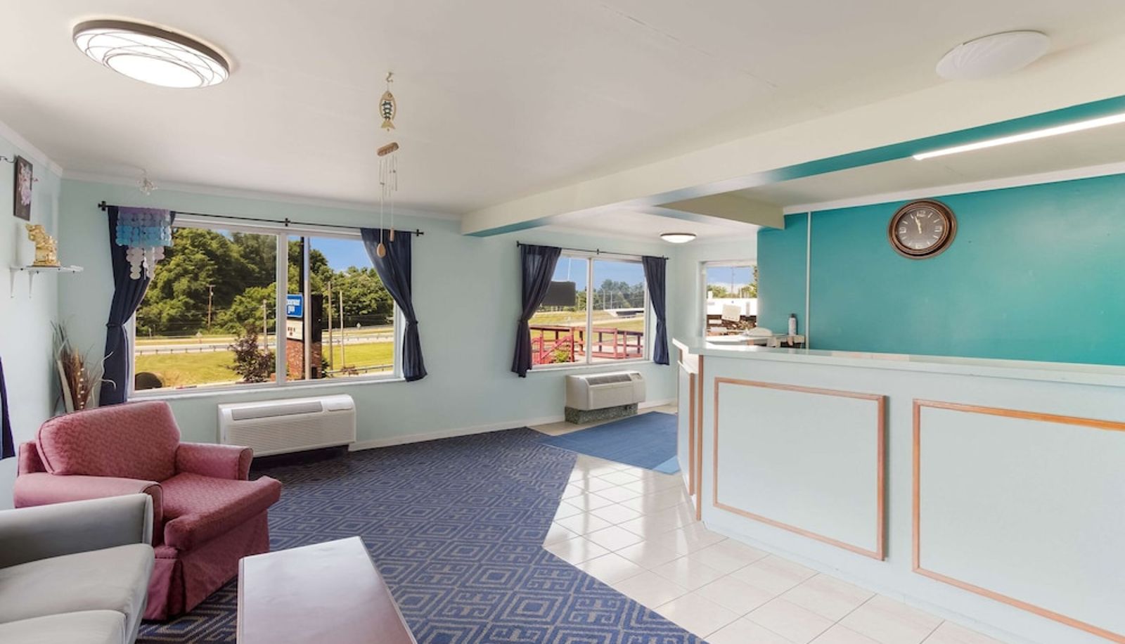 Hal - Rodeway Inn South Point