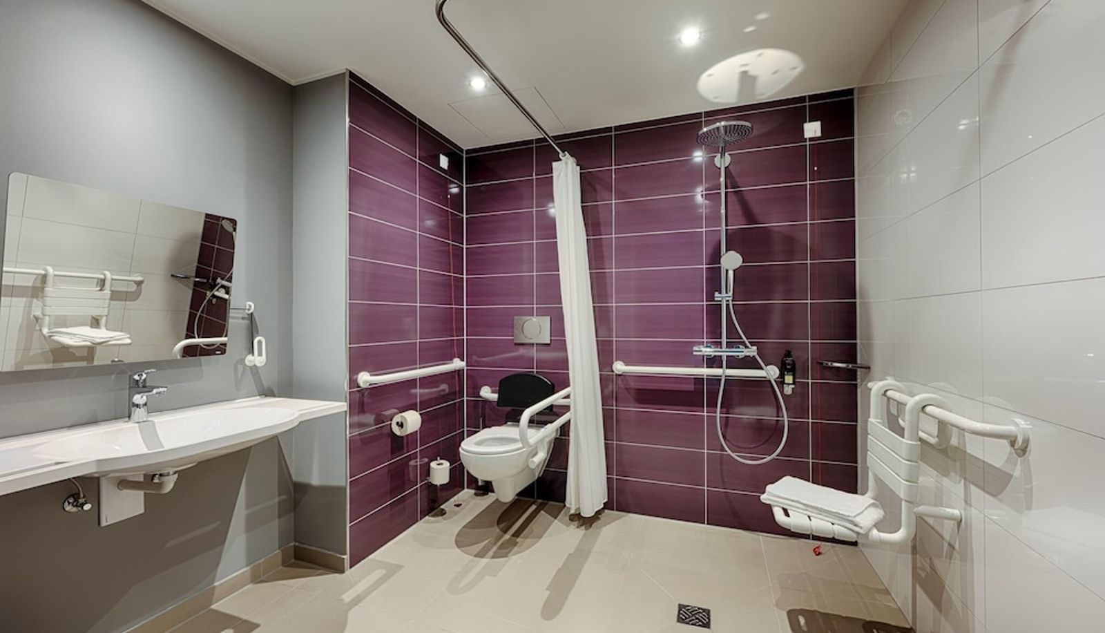 Info - Premier Inn Hamburg City Klostertor