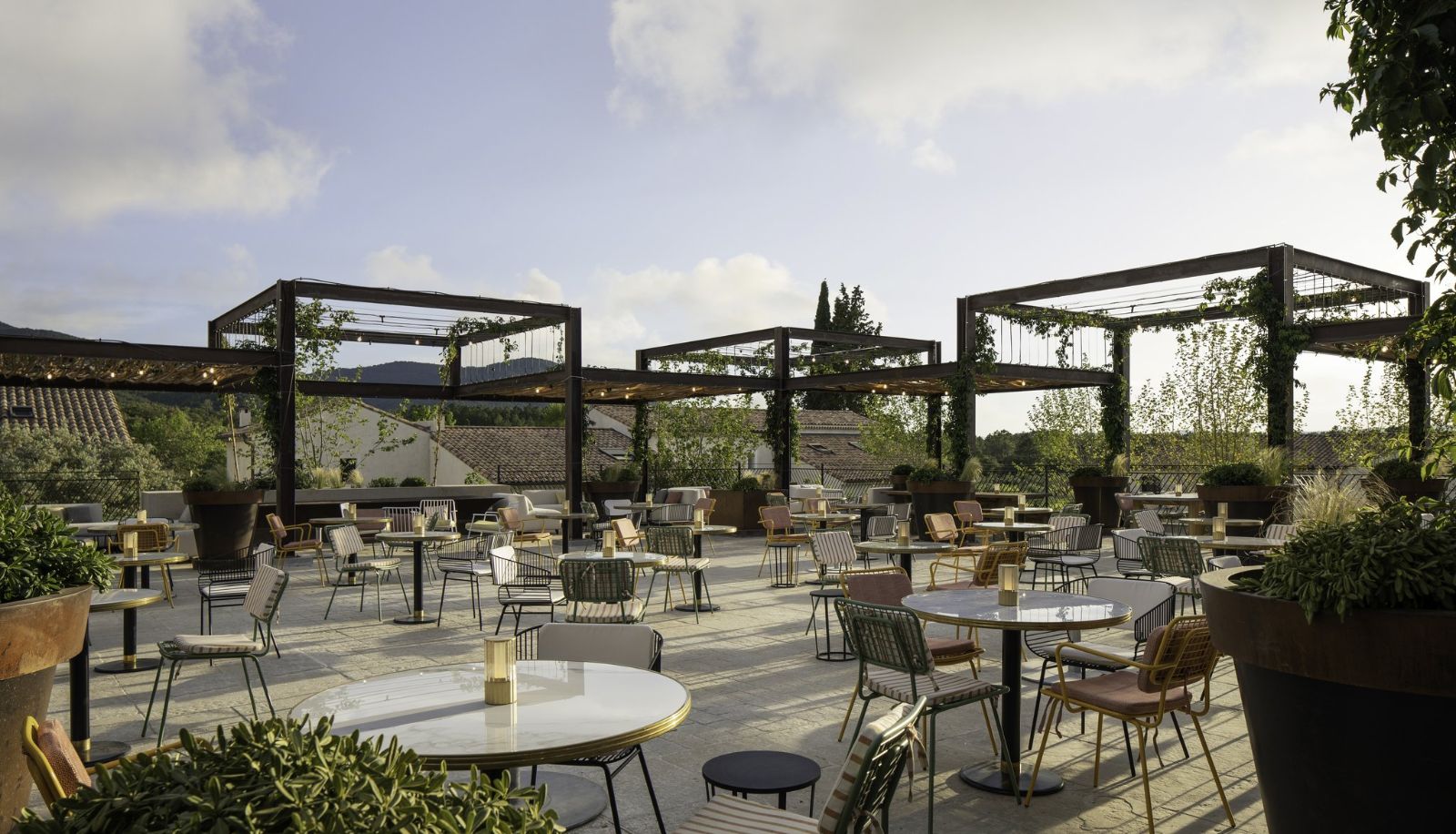 Info - UP Ultimate Provence Hotel