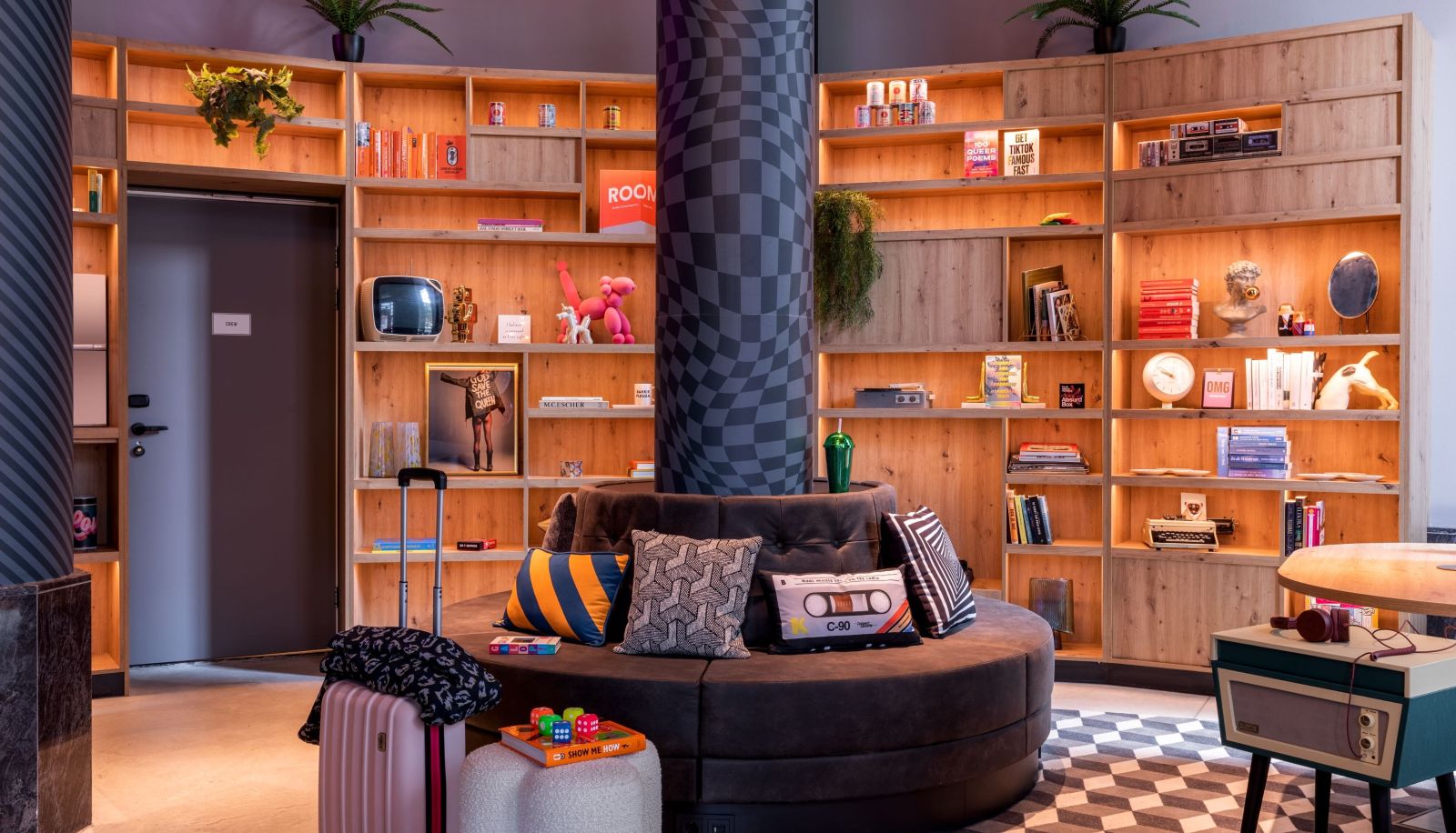 Hall - Moxy The Hague