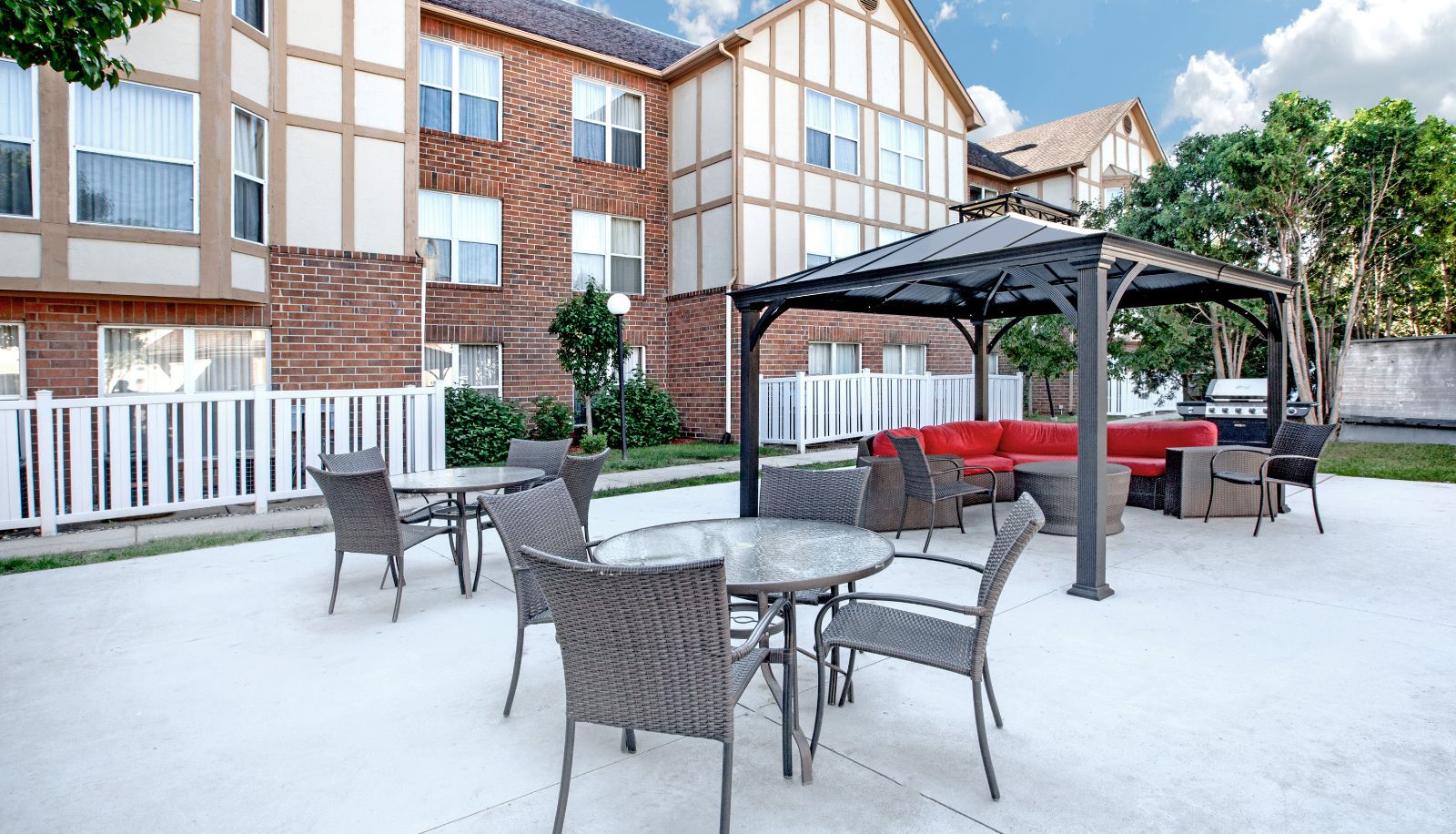 Bar - Affordable Suites Detroit-Warr