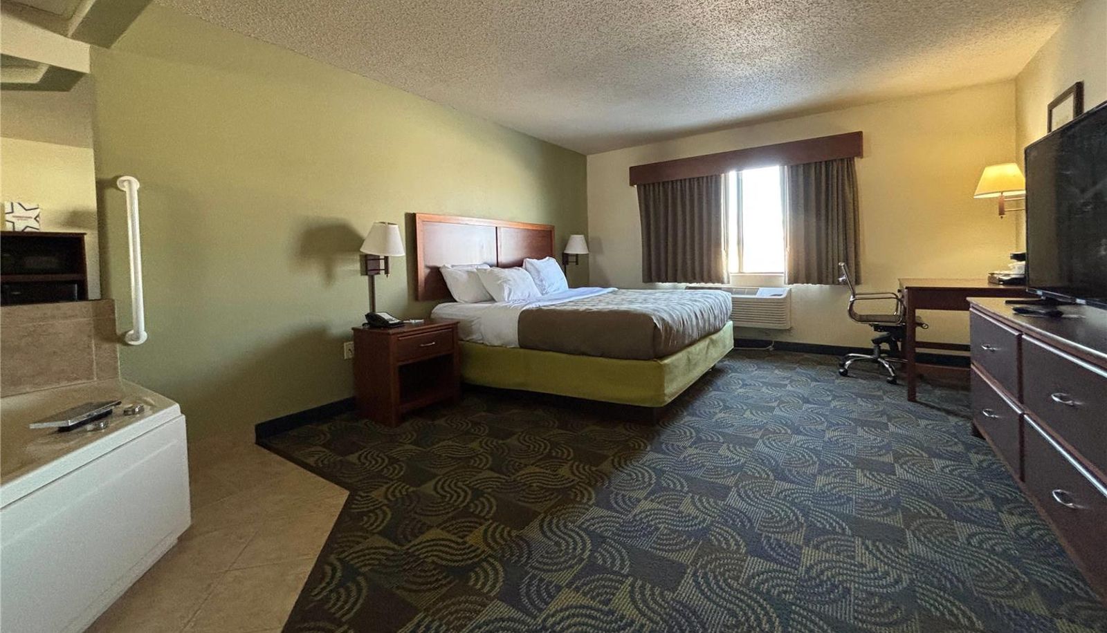 Suite - AmericInn by Wyndham Kewanee