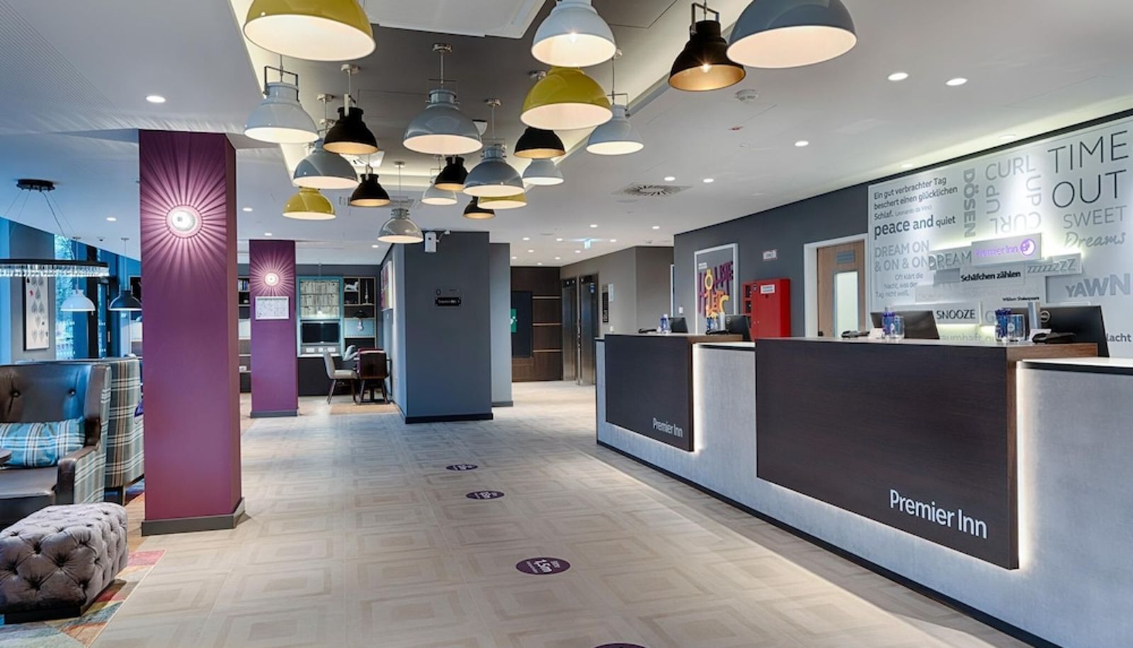 Rezeption - Premier Inn Berlin City Wilmserdorf