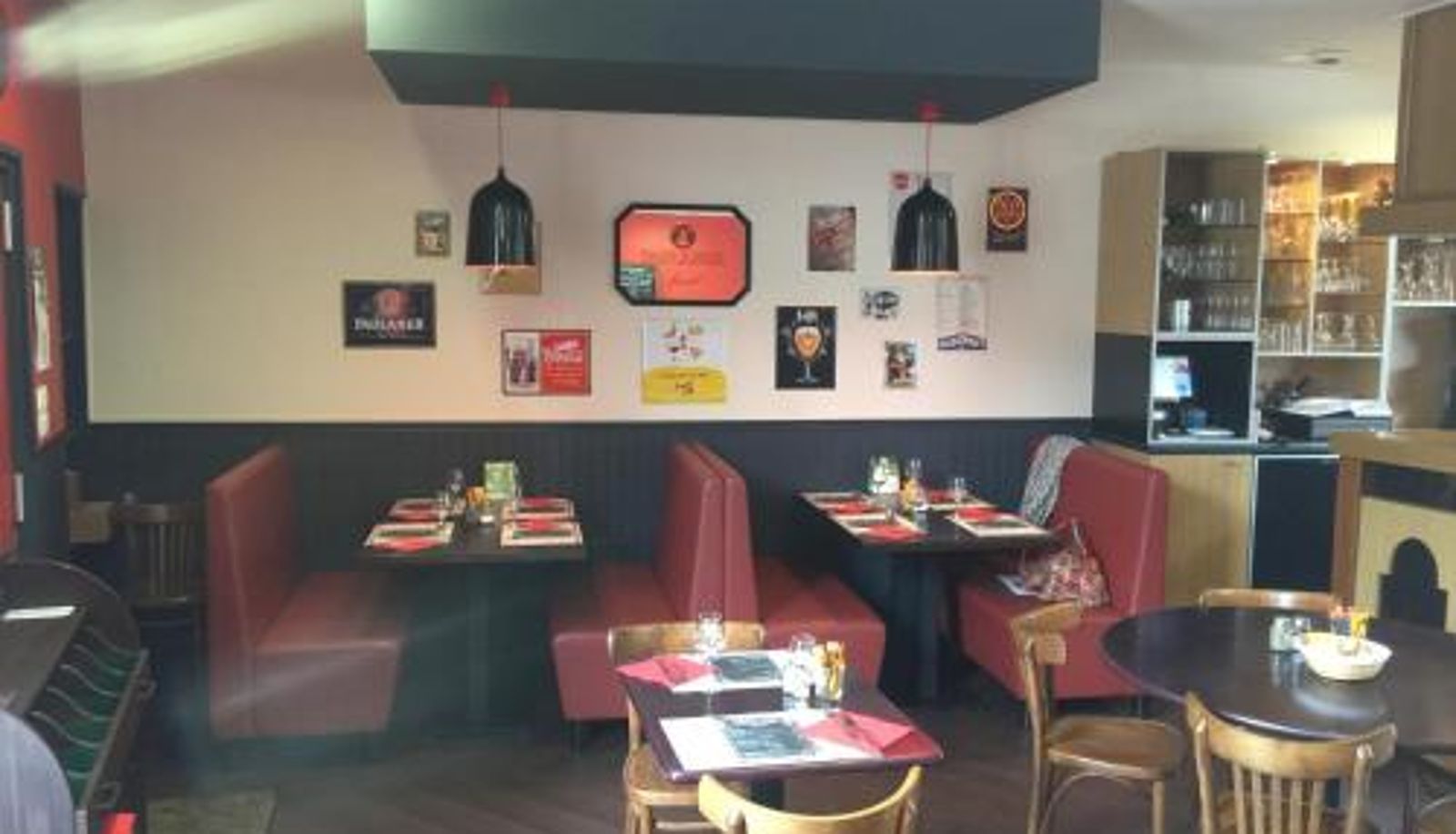Salle de petit-déjeuner dans le restaurant - Au Père Tranquille
