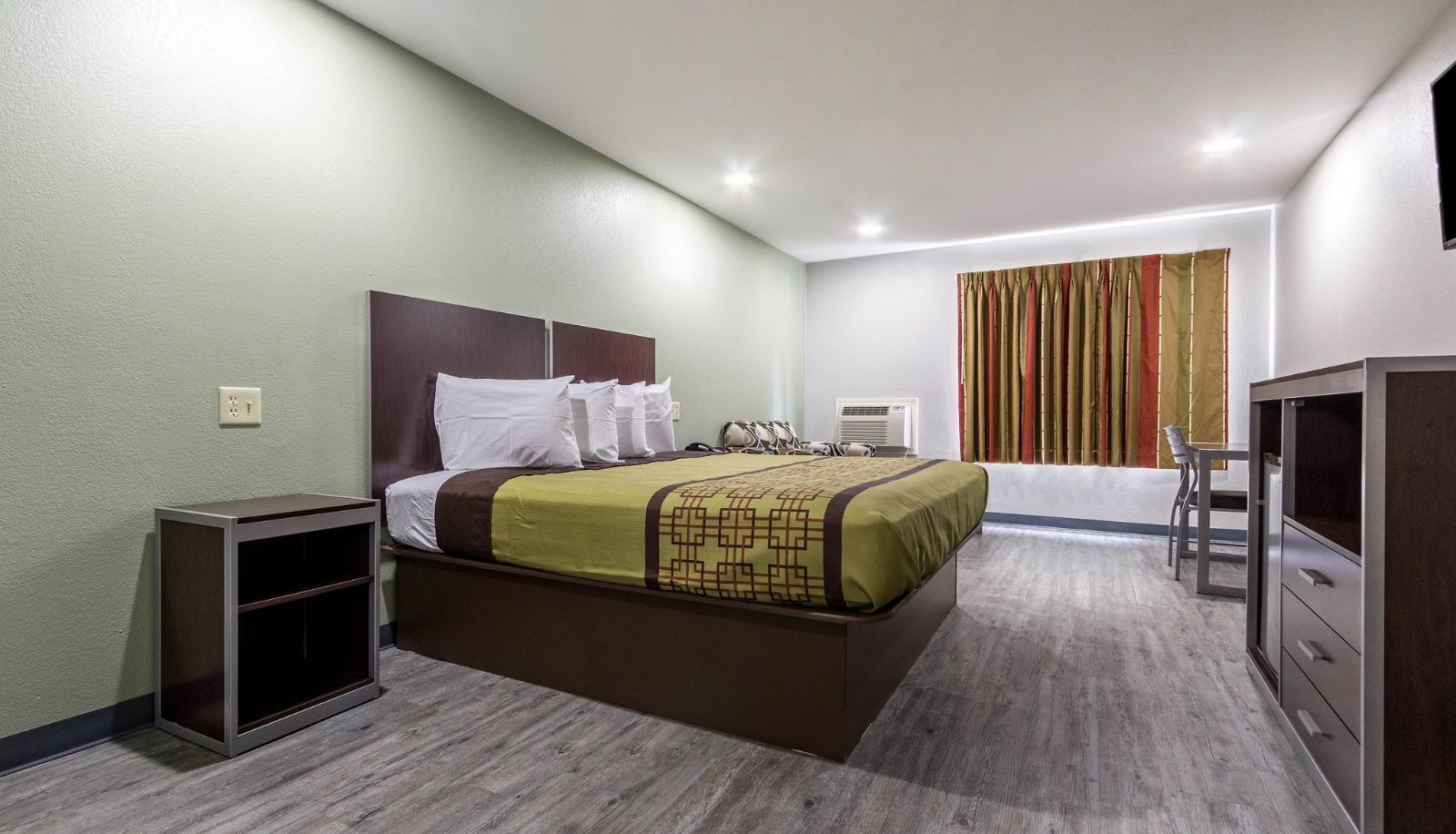 Kamer - Scottish Inns and Suites Tomball TX