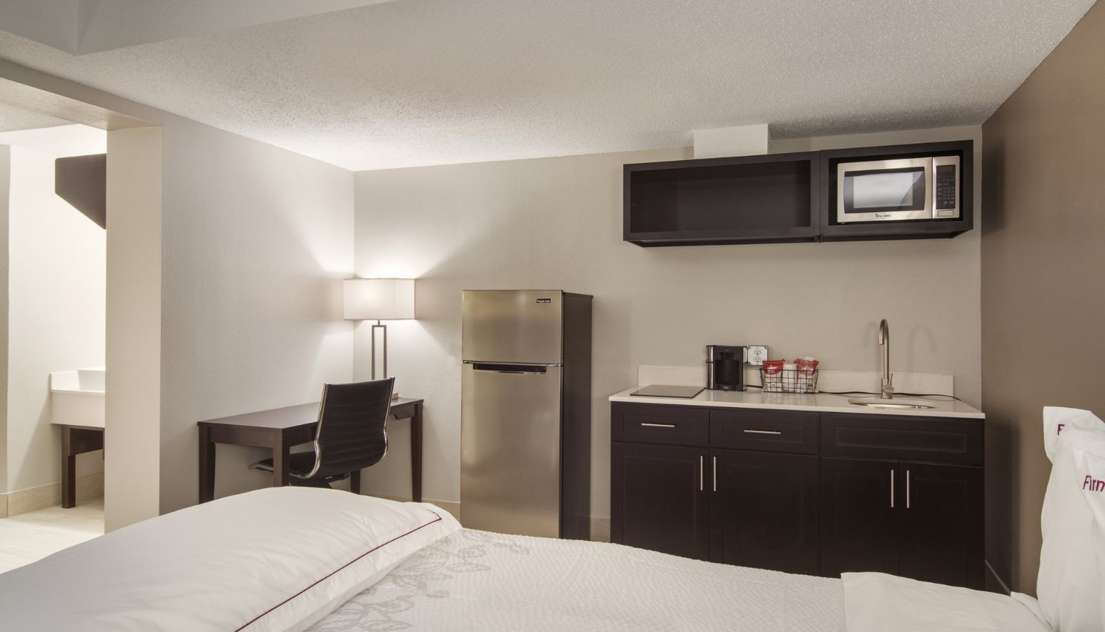 Kamer - Red Roof PLUS+ & Suites Erie