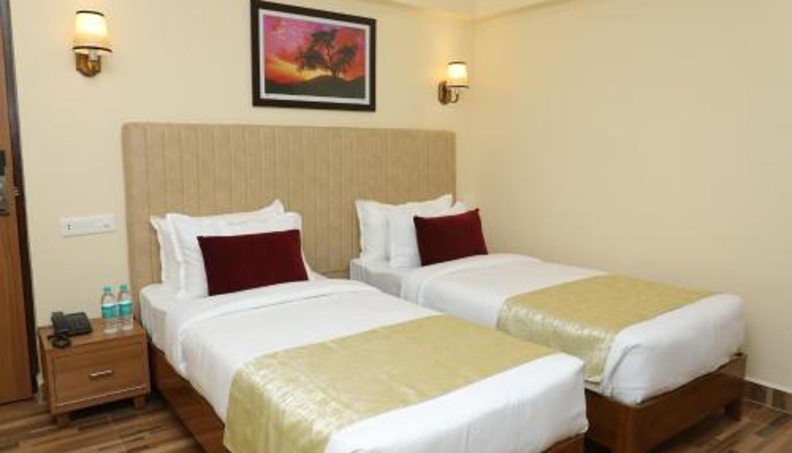 Zimmer - Gadiraju Palace Convention Centre & Hotel