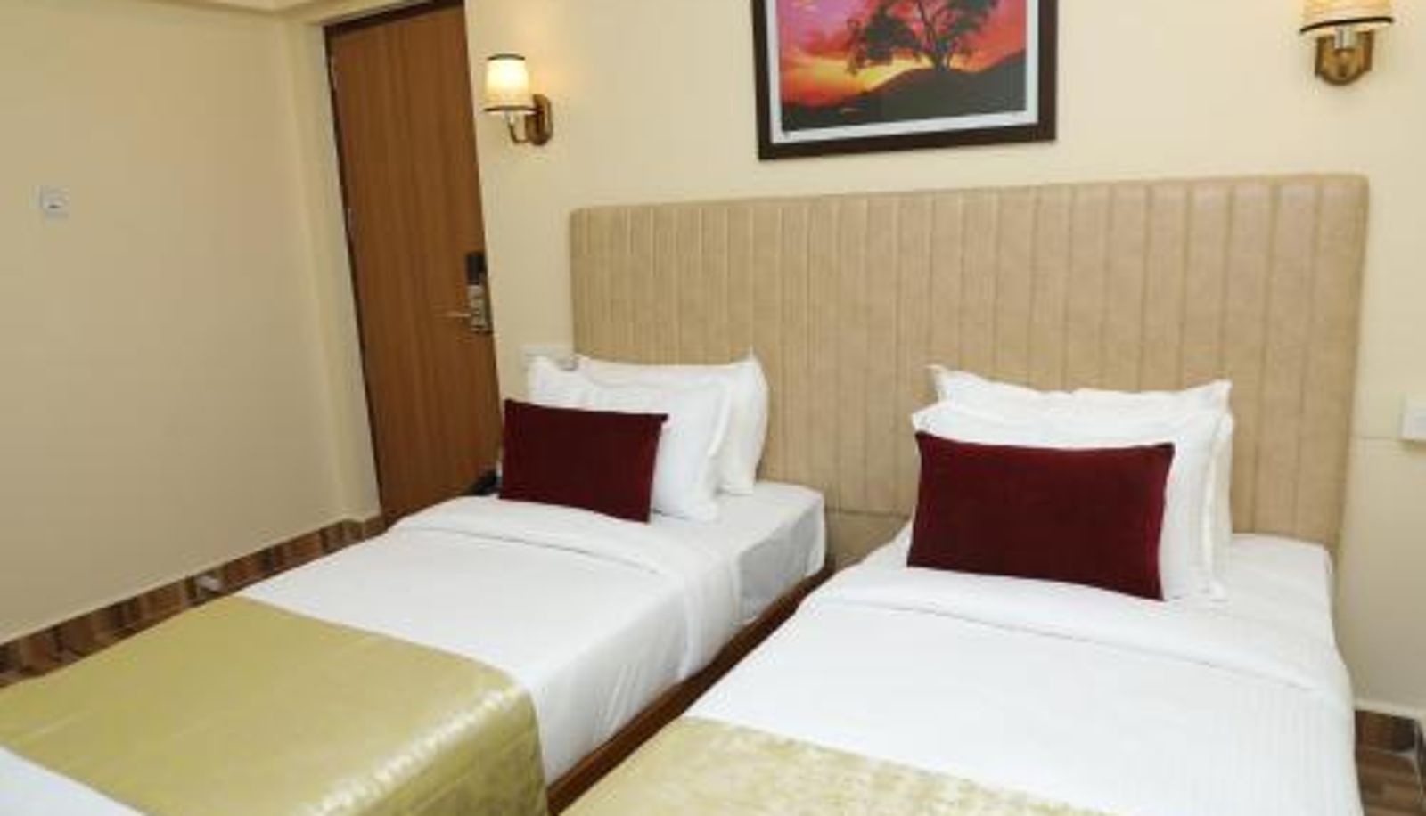 Zimmer - Gadiraju Palace Convention Centre & Hotel