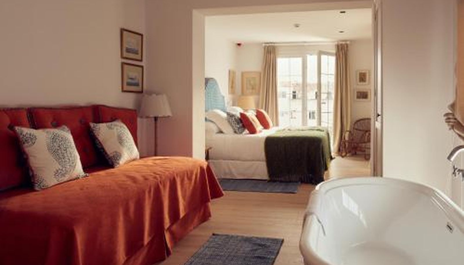 Room - Cristine Bedfor Mahon Boutique Hotel