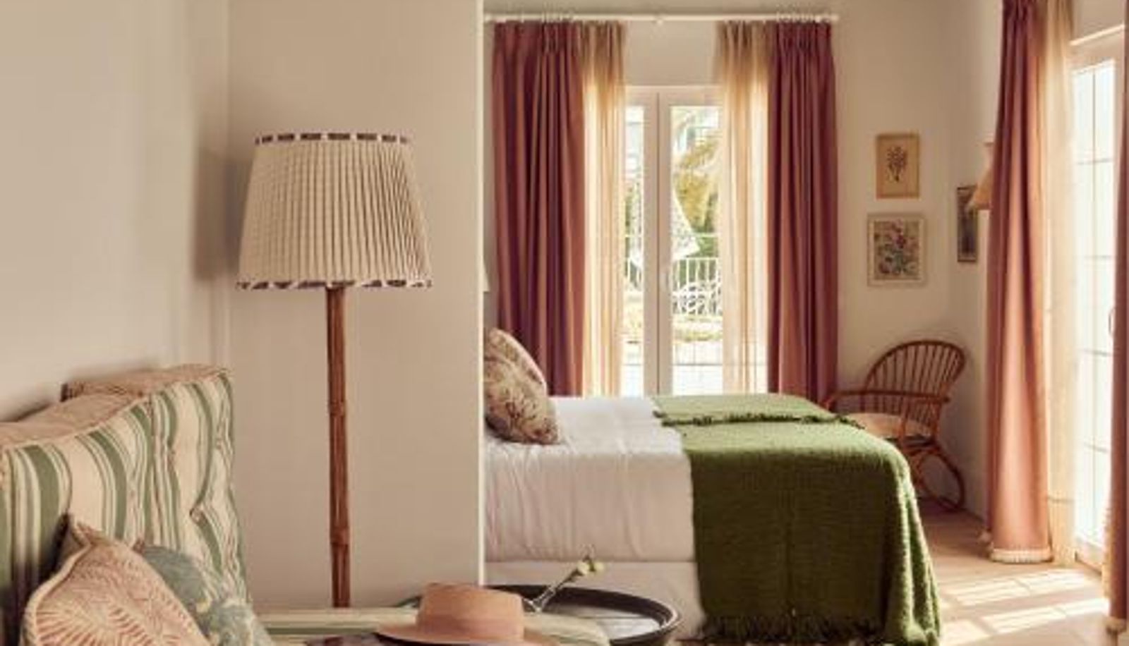 Room - Cristine Bedfor Mahon Boutique Hotel