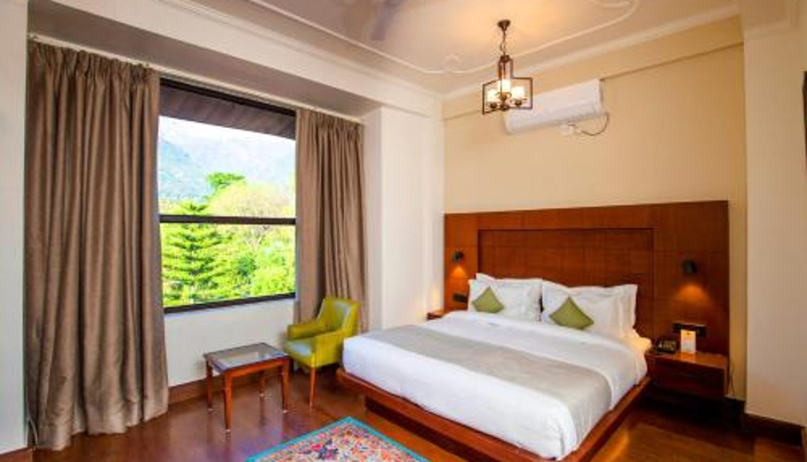 Camera - White Ridge Hotel