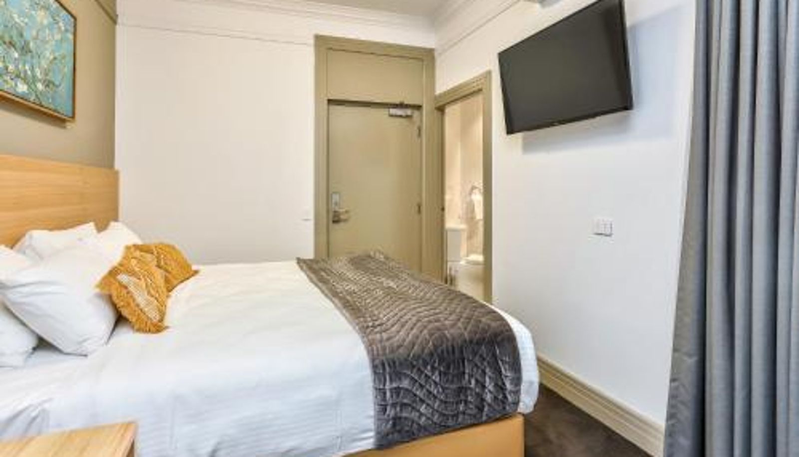 Zimmer - Meridian Hotel Hurstville