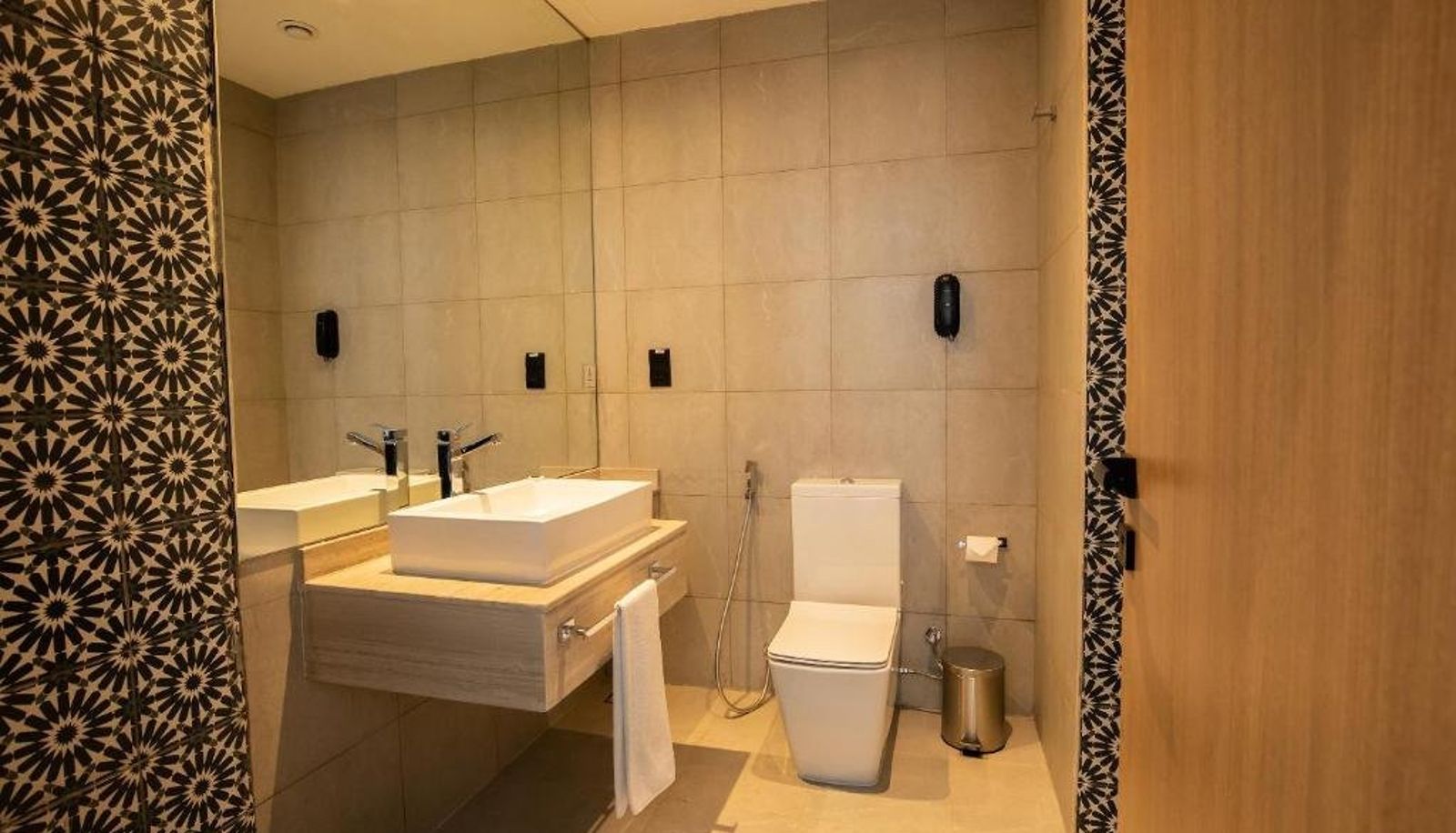 Zimmer - Grand Kingsgate Waterfront